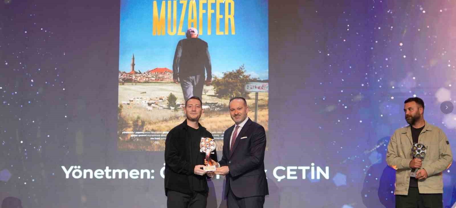 Tavşanlılı yönetmen Ömer Faruk Çetin Muzaffer adlı film ile en iyi belgesel film ödülü aldı