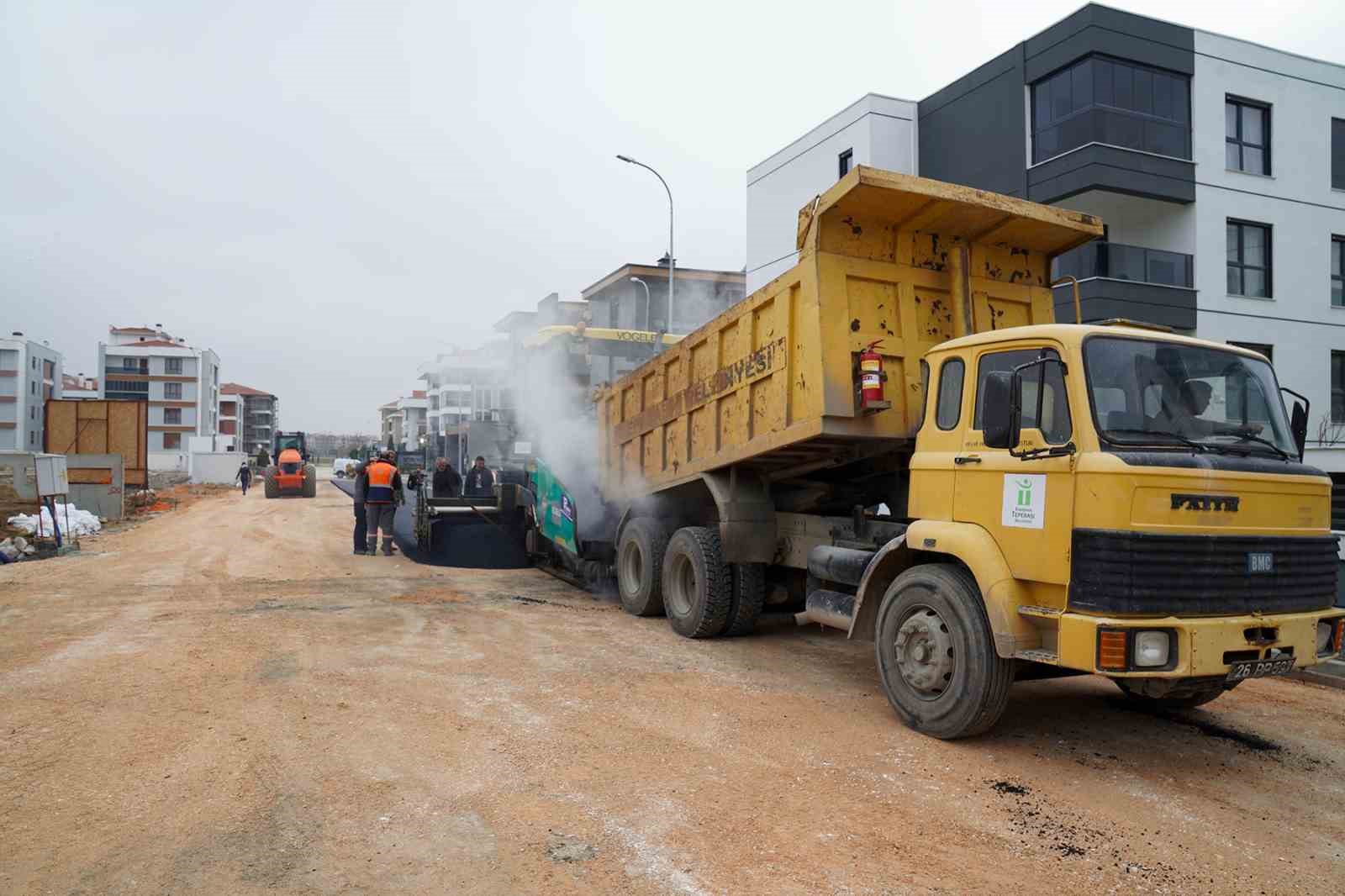 Tepebaşı'nda üstyapı çalışmaları sürüyor