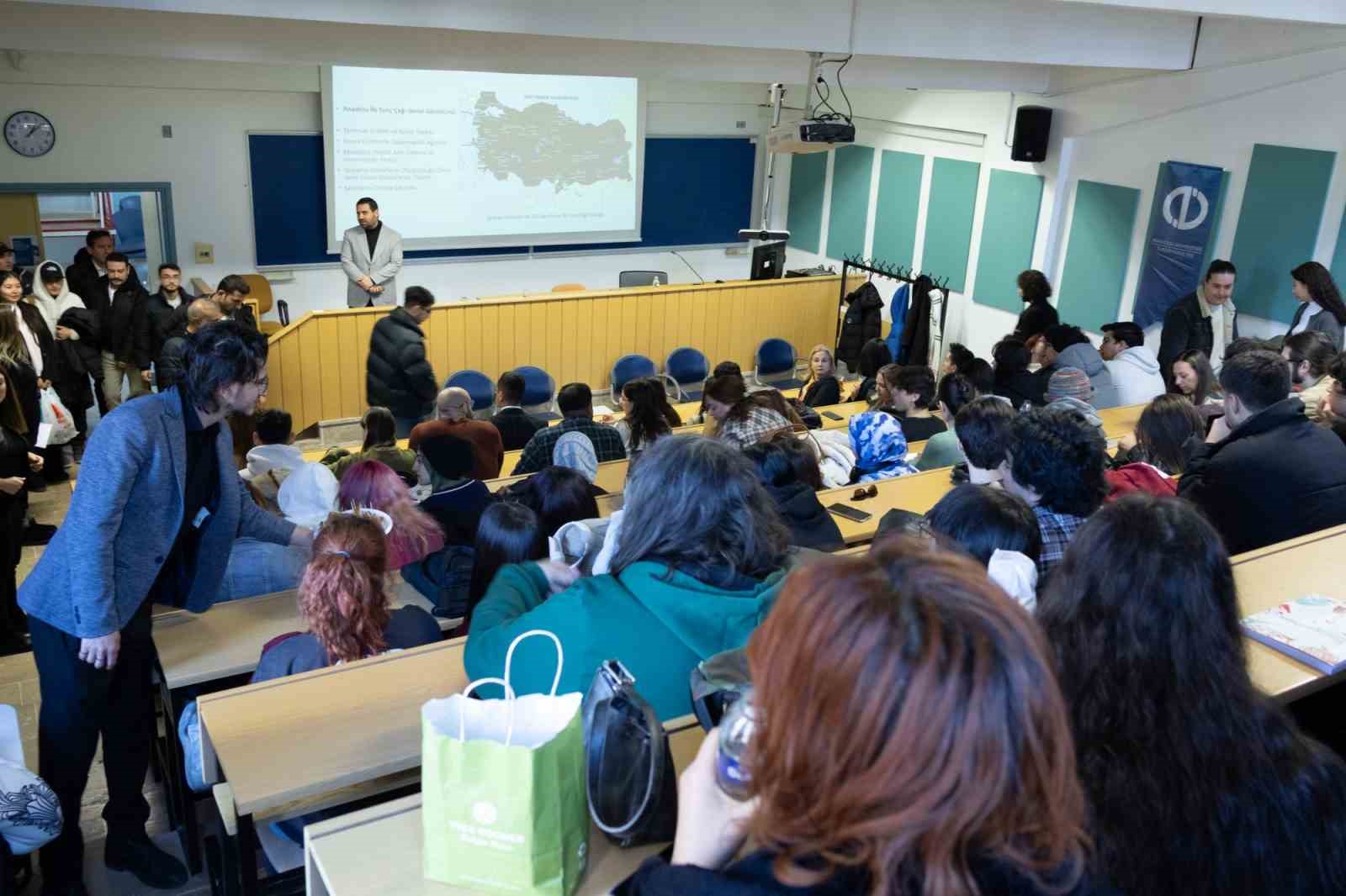 Toprağın Altından Sofranın Üstüne: Küllüobada Ekmeğin Arkeolojisi başlıklı seminer düzenlendi