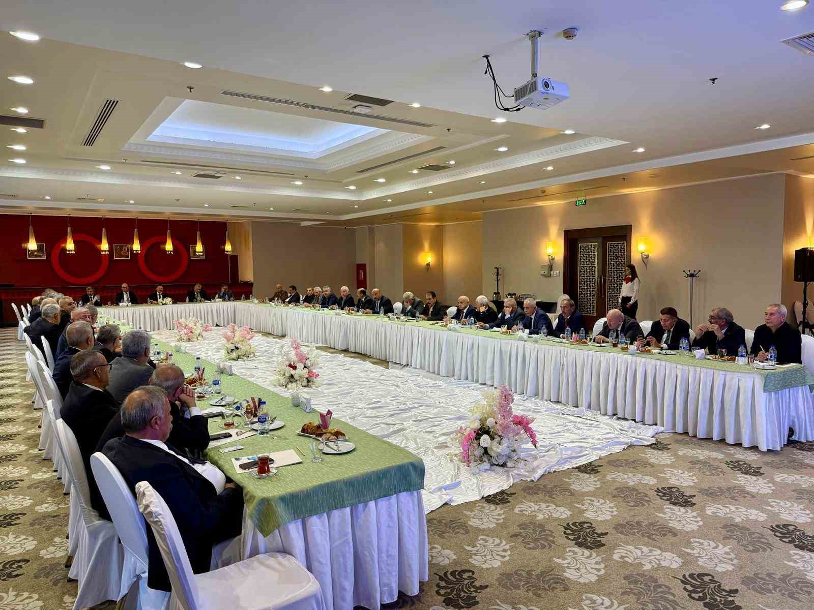 TŞOF Genel Başkanı Mehmet Yiğinerin öncülüğünde esnafın nabzı Afyonda tutuldu