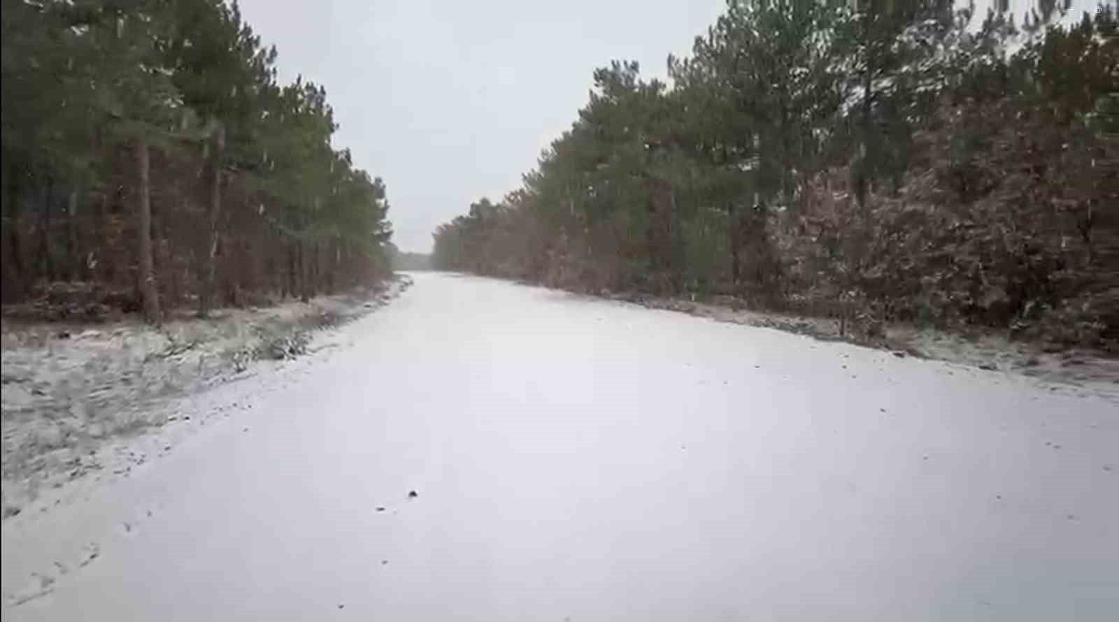 Türkmendağı etekleri beyaza büründü