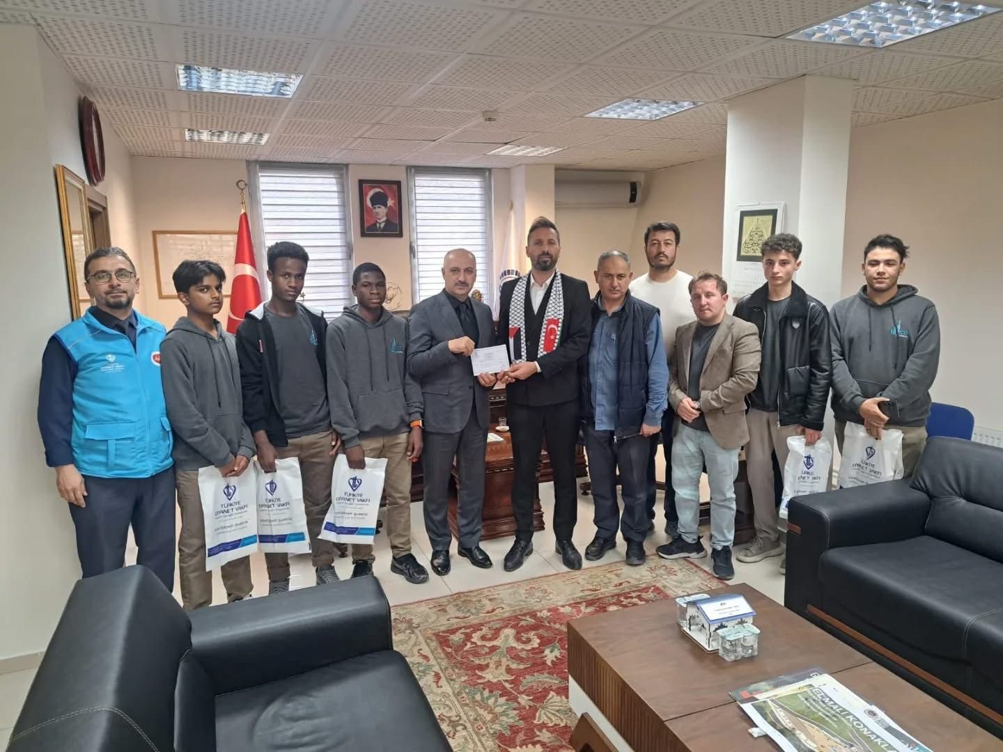 Uluslararası Cevat Ülger Anadolu İmam Hatip Lisesinden Filistin için hayır panayırı