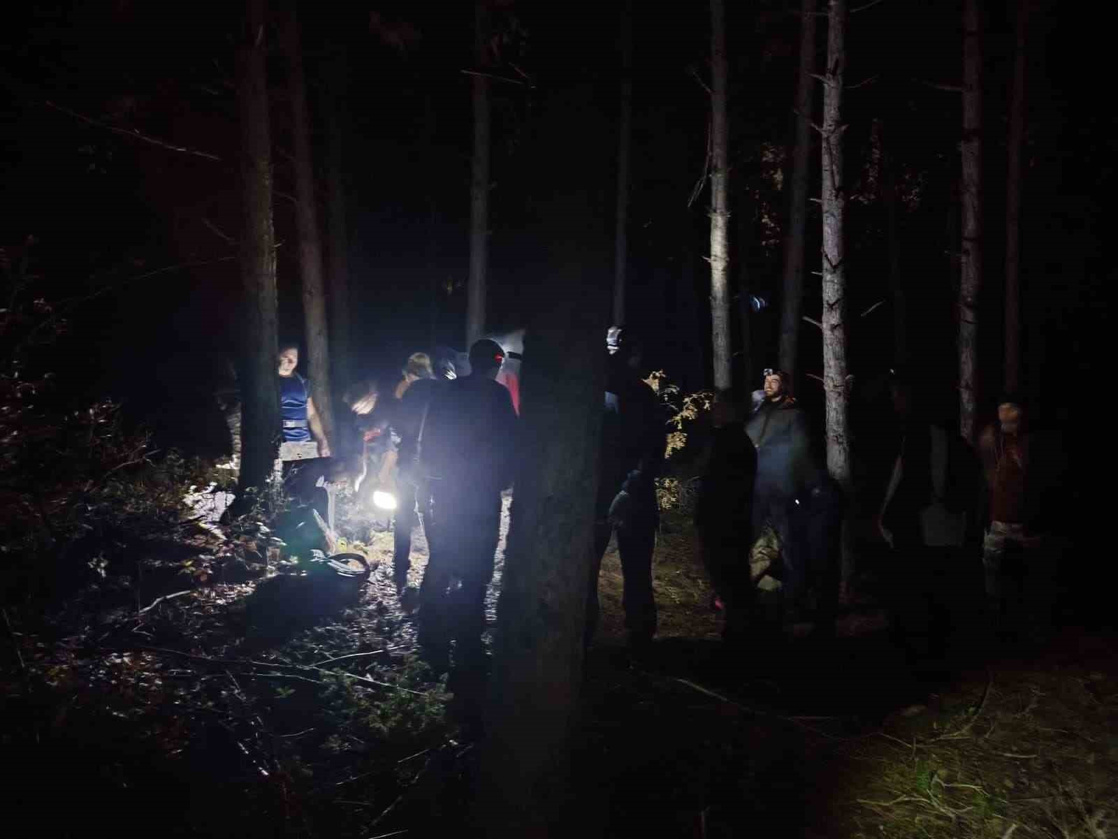 Uluslararası Dağ Gününde 25 kişilik grup ile 12 kilometrelik gece yürüyüşü