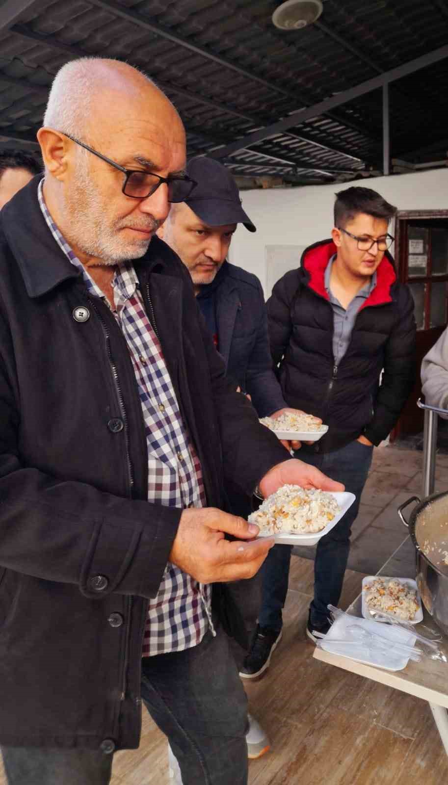 Unutulmaya yüz tutmuş ‘Tarihi Odunpazarı Pilavı vatandaşlara ikram edildi