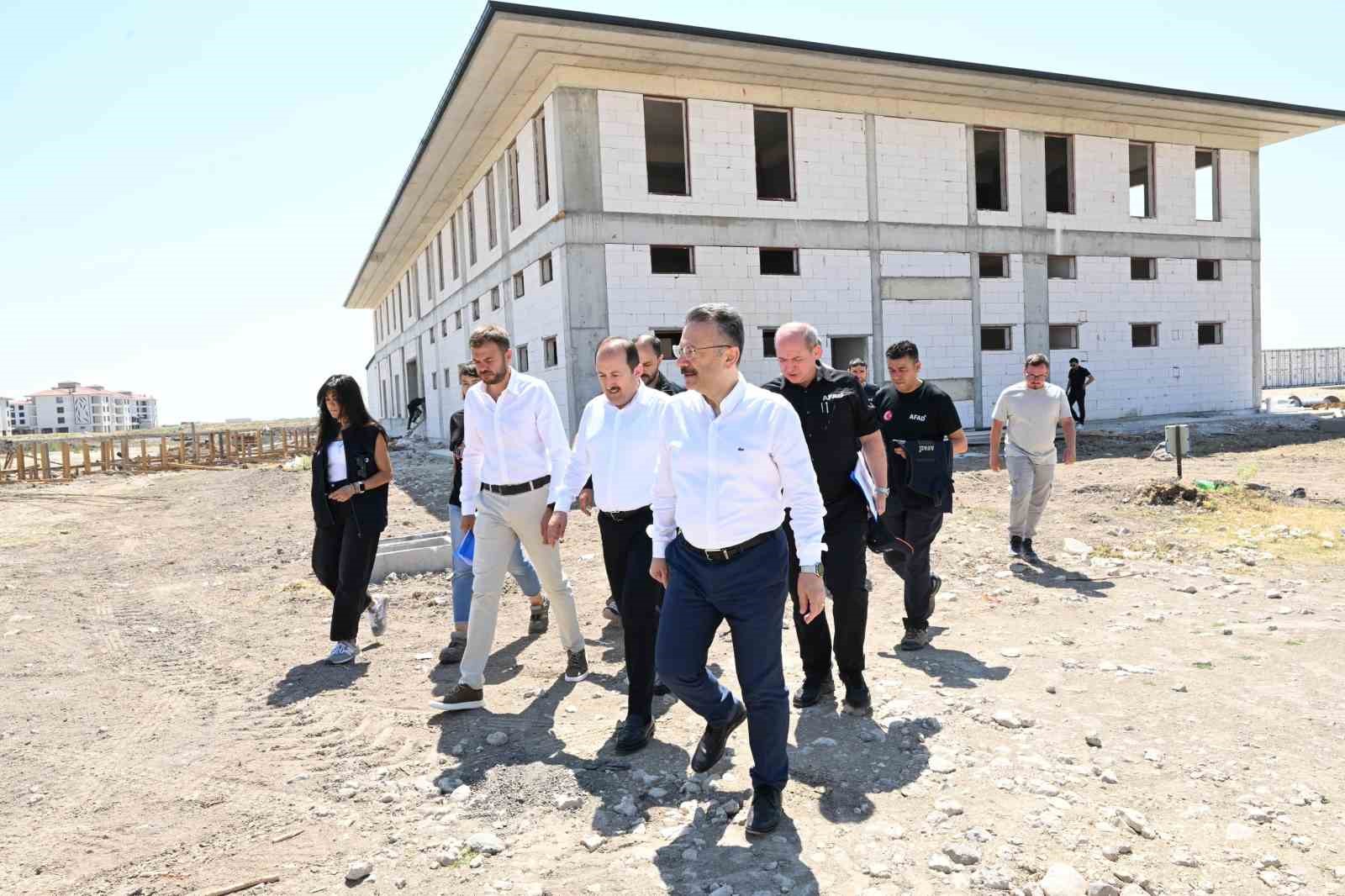 Vali Aksoy, AFADın yeni hizmet binasını inceledi