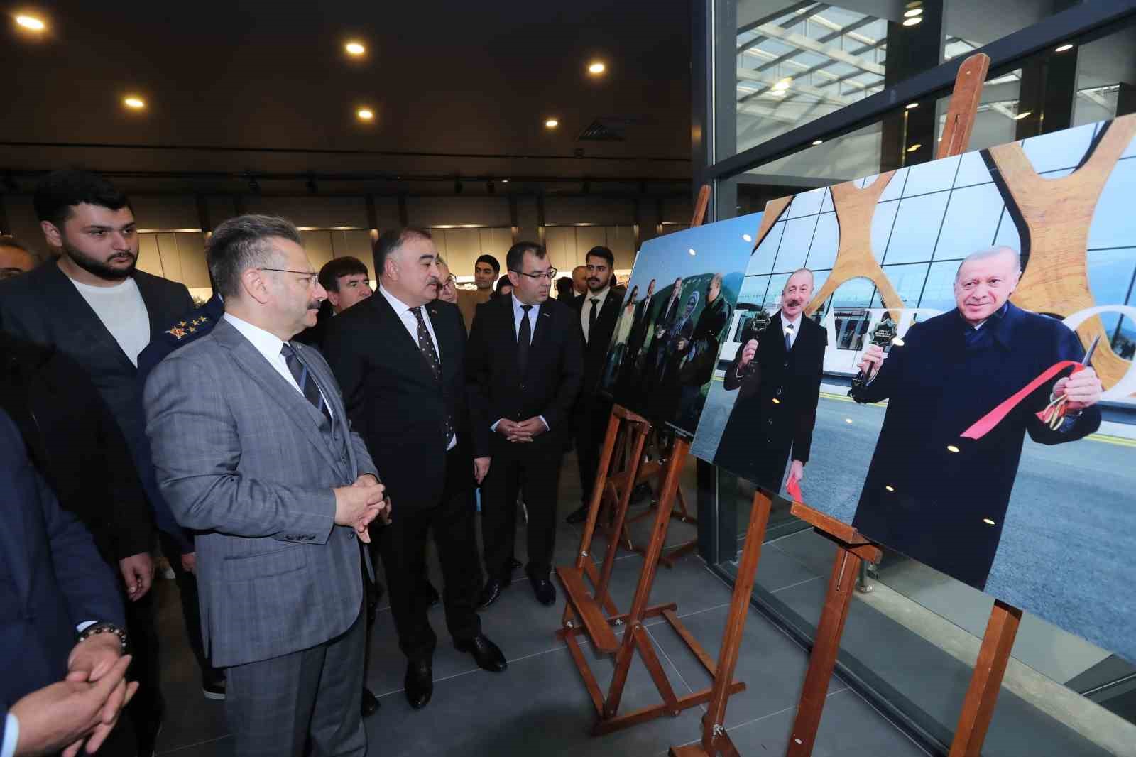 Vali Aksoy, Azerbaycan Büyükelçisi Mammadov ile Karabağ sergisini açtı