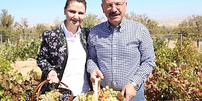 Vali Hüseyin Aksoy ve eşi Günyüzü'ndeydi