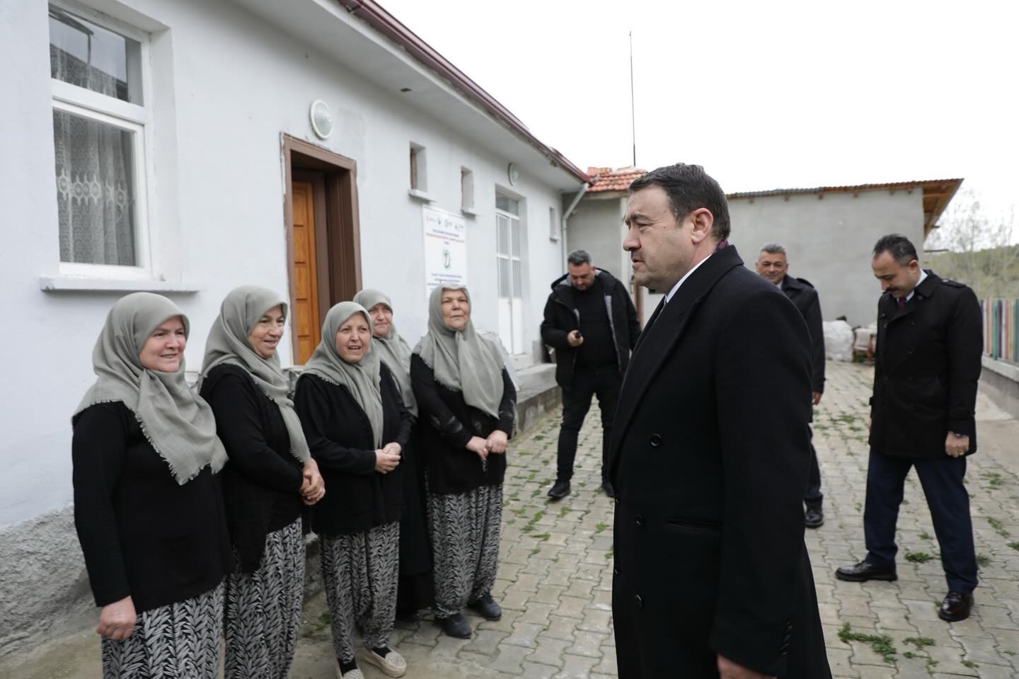 Vali Işından Domaniçteki kadın kooperatifine destek ziyareti