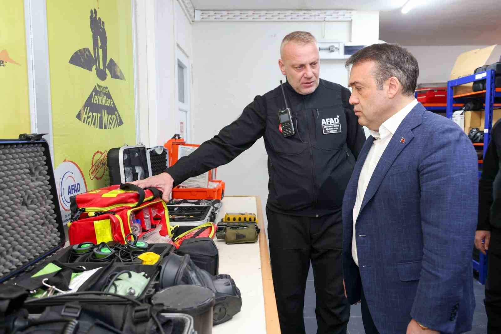 Vali Sözer AFADda incelemelerde bulundu