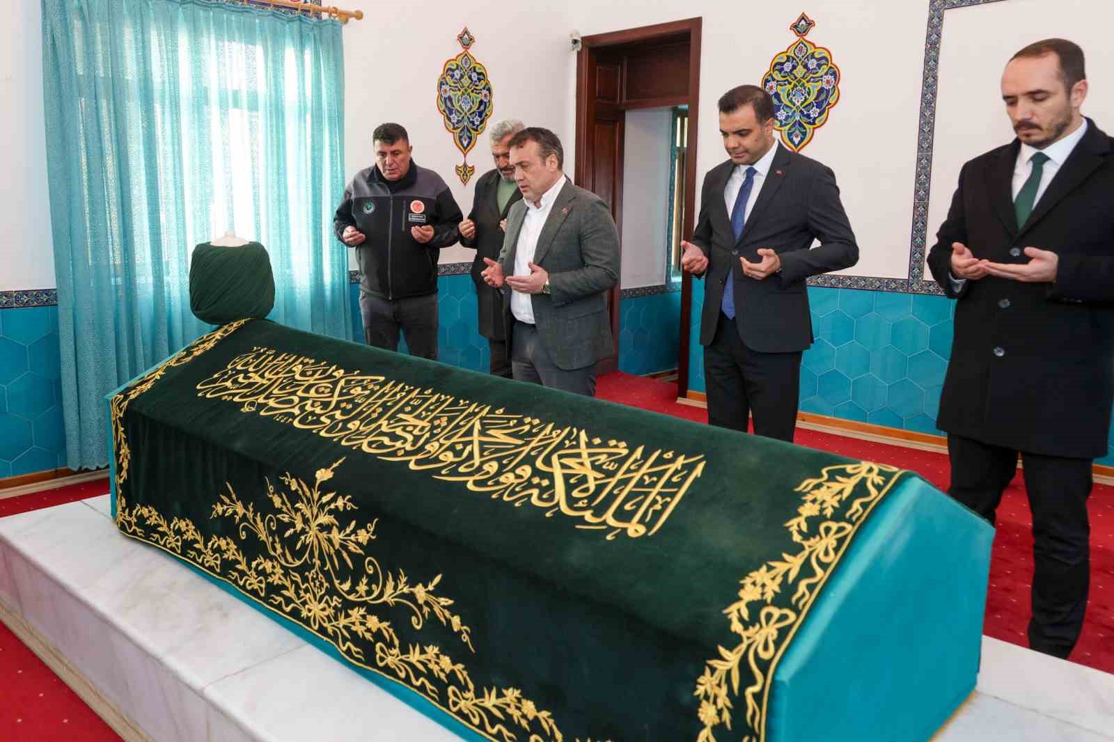 Vali Sözer, Dursun Fakıh Türbesinde incelemelerde bulundu