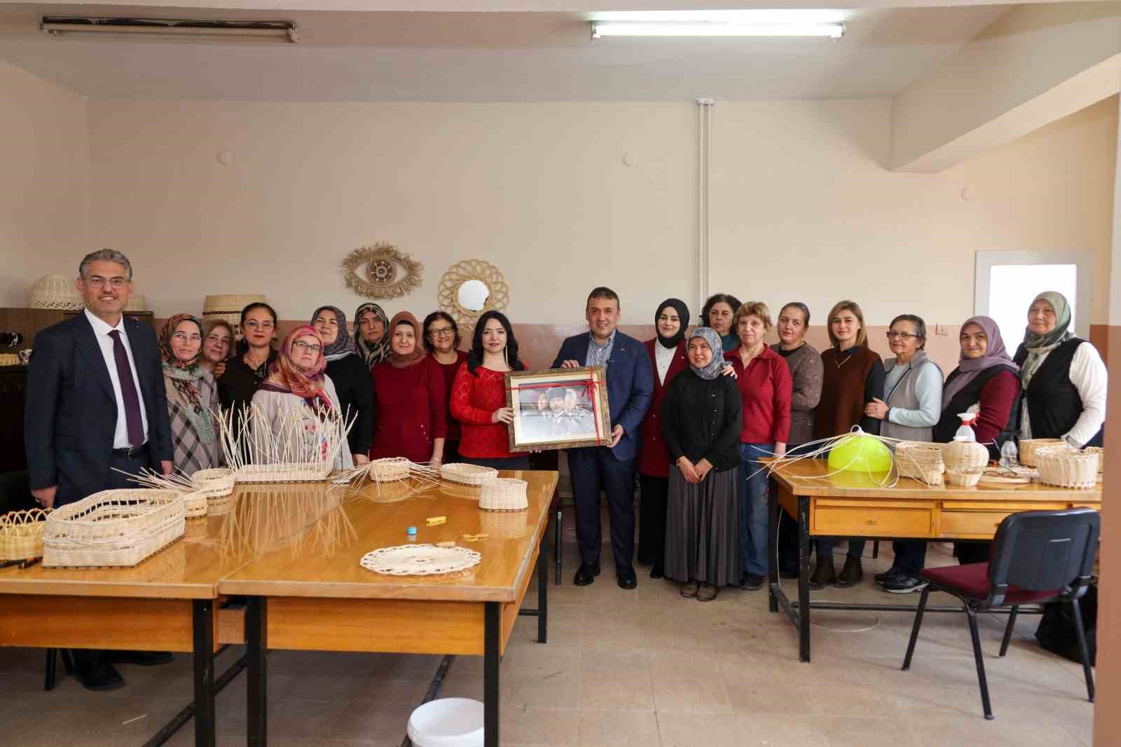 Vali Sözer Gölpazarı Halk Eğitim Merkezinde incelemelerde bulundu