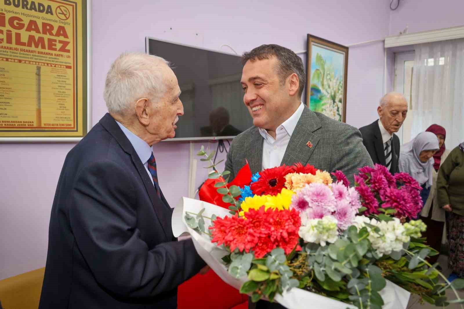 Vali Sözerden emekli öğretmenlere anlamlı buluşma