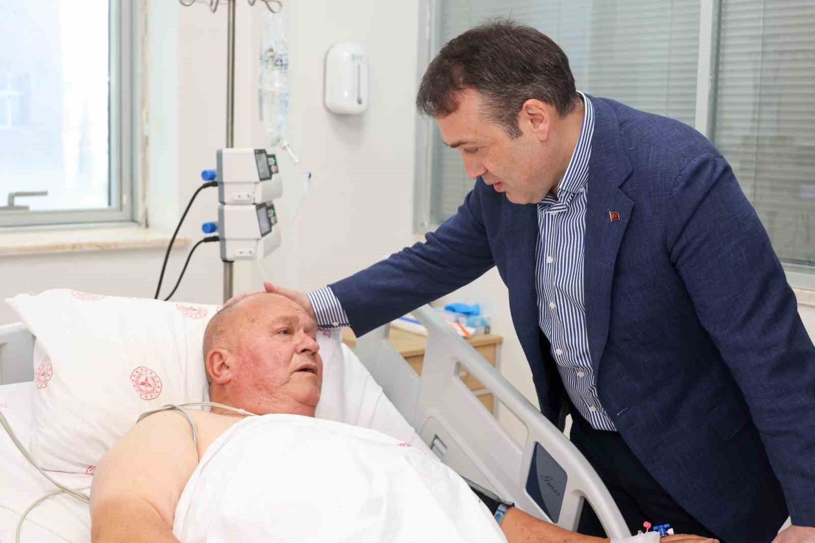 Vali Sözerden muhtara geçmiş olsun ziyareti