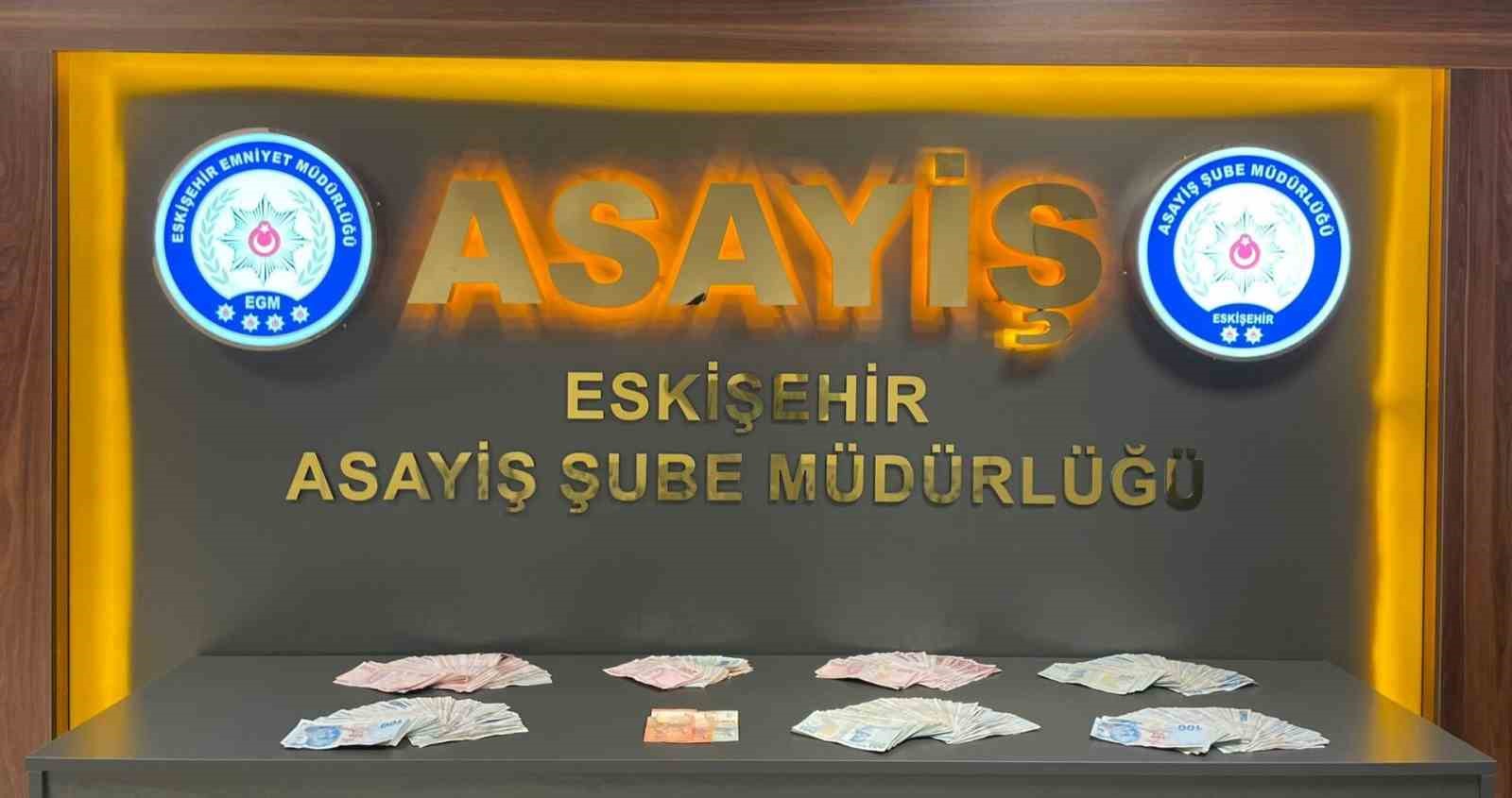 Vatandaşın 508 bin TLlik ziynet eşyasını dolandıran şüpheli, Eskişehir girişinde yakalandı