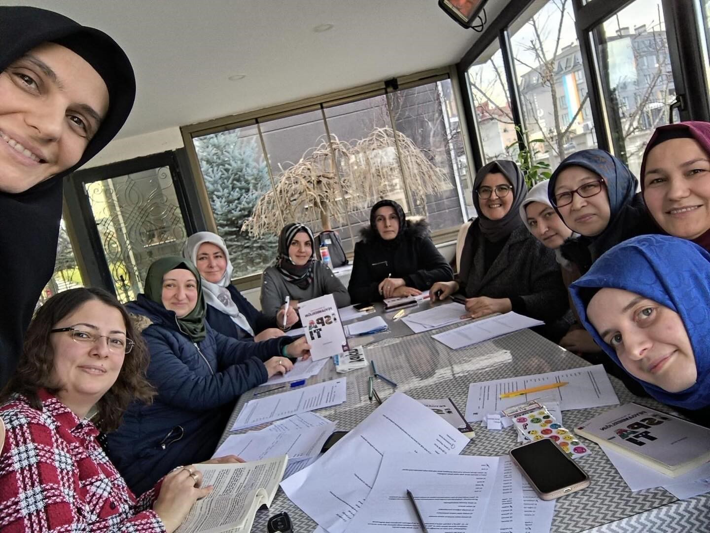 Veliler kitap okuma atölyesinde bir araya geldi