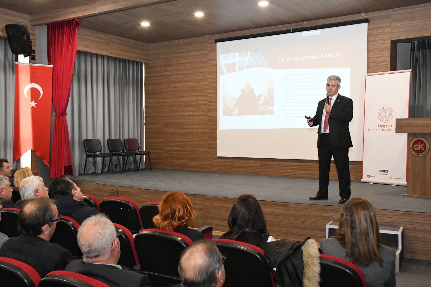 Yapay Zekâ ve Kişisel Verilerin Korunması (KVKK) eğitimi paneli gerçekleştirildi