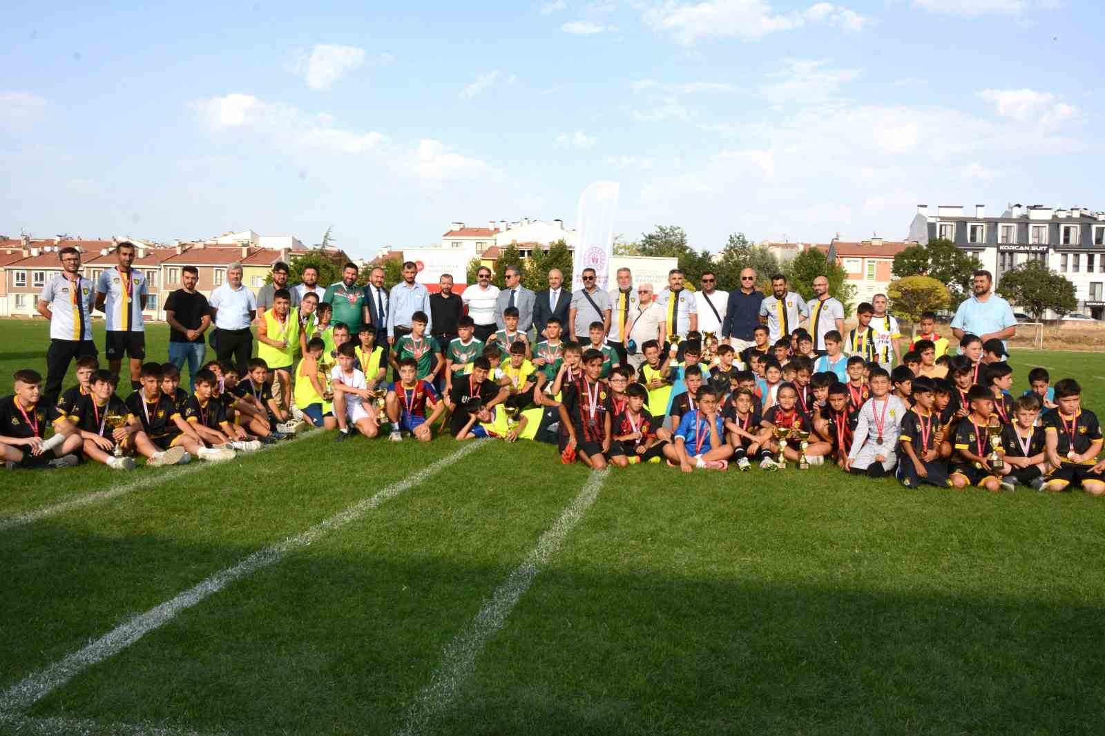 Yaz Kuran Kursları Arası Zafer kupası futbol turnuvası sona erdi