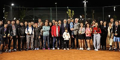 Yaz Tenis Turnuvası sona erdi, ödüller sahiplerini buldu