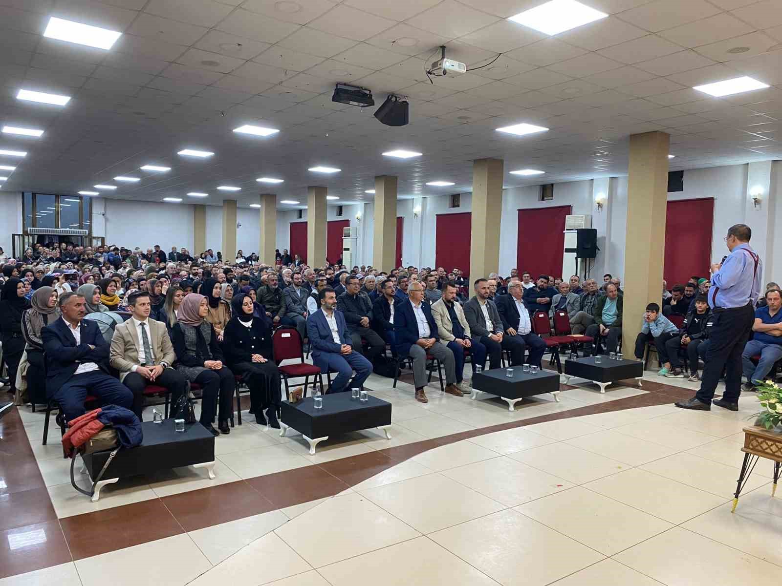 Yazar Hayati İnanç, Dazkırı'da söyleşi programına katıldı