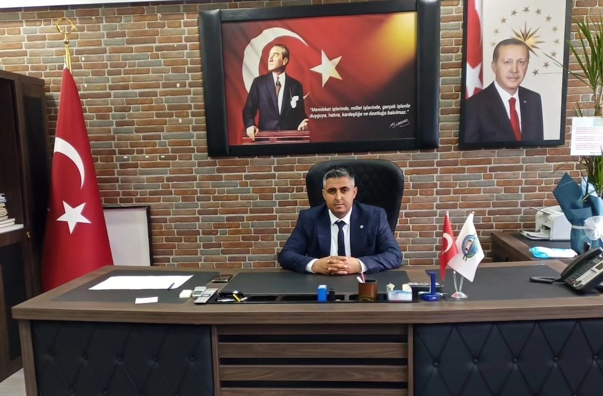 Yenikent Belediye Başkanı Cumali Öztürk ve meclis üyeleri İyi Partiden istifa etti