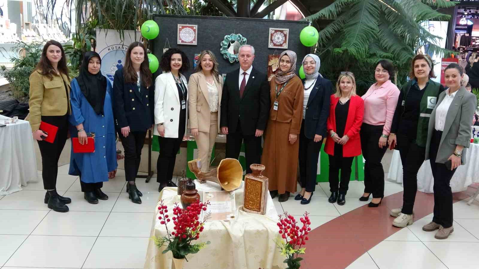 Yeşilay Kütahyada YEDAM tanışanlarının eserleri sergilendi