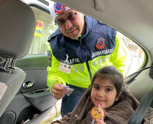 Tavşanlı Hande Gül Anaokulu öğrencileri Güvenli Yolculuk için arka koltuğa geçti