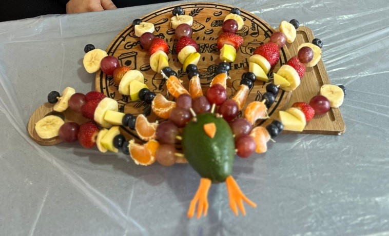 Tavşanlıda minik ellerden sanat eseri meyve tabakları