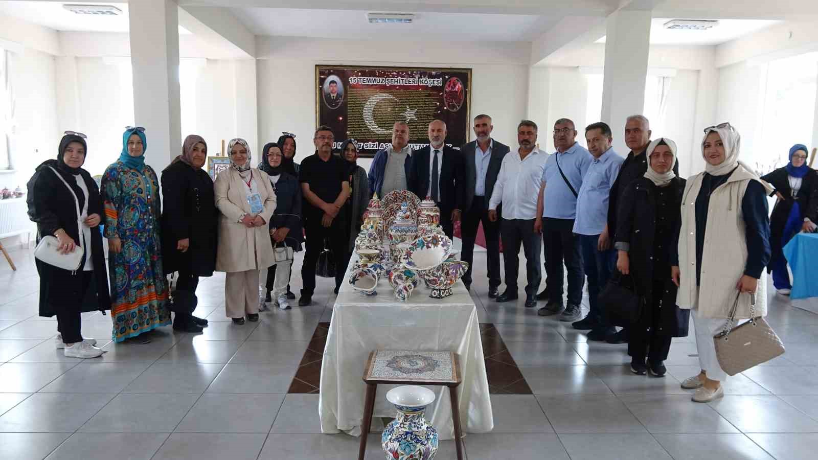 Tunçbilekte çini sergisi