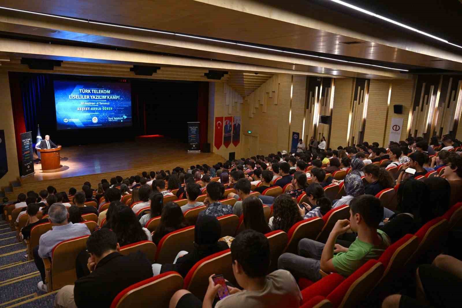 Türk Telekom Liseliler Yazılım Kampı sona erdi