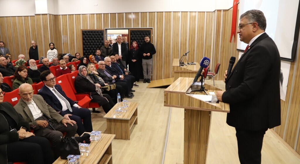 Yaşayan İnsan Hazinesi unvanına sahip çini sanatçısı Hamza Üstünkaya için DPÜde anma töreni düzenlendi