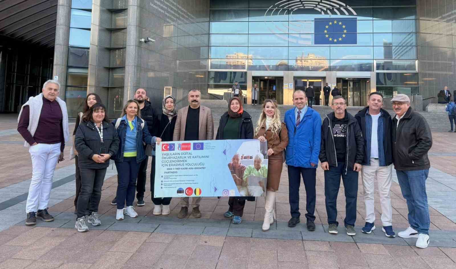 Yaşlıların dijital okuryazarlığını güçlendirmek için önemli adım