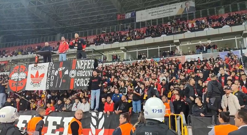 Yeni hocayla da  Es-Es puan kaybetti, taraftar takımı tribüne çağırdı