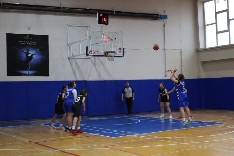 Yıldız Kız Basketbol Müsabakaları Bilecikte sürüyor