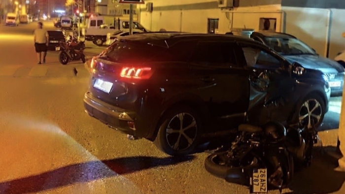 Sivrihisar’da otomobil ile motosiklet çarpıştı: 2 yaralı