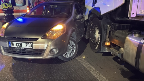 Eskişehir-Bursa kara yolunda tır otomobile çarptı