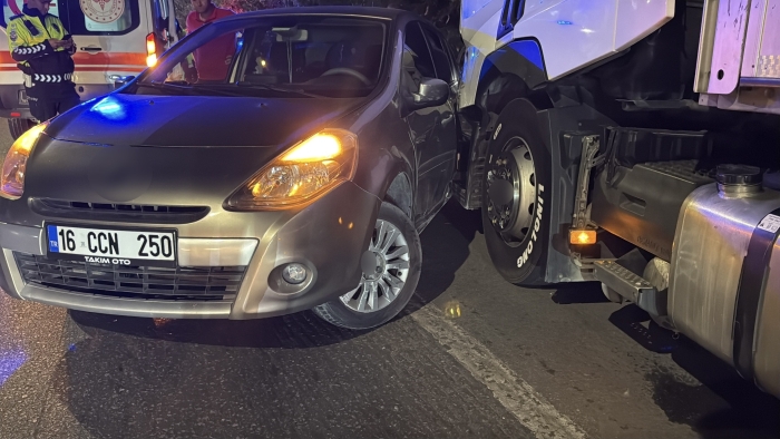 Eskişehir-Bursa kara yolunda tır otomobile çarptı