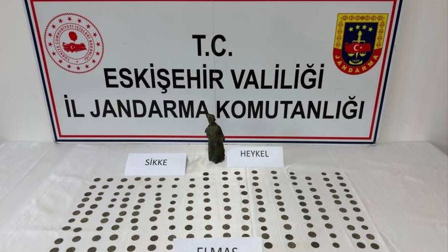 Eskişehir’de jandarmadan tarihi eser operasyonu: 196 parça ele geçirildi