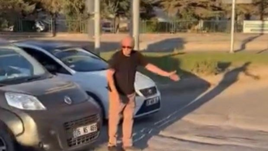 Eskişehir’de trafiği açmak için yola çıktı: Sürücülere böyle yön verdi