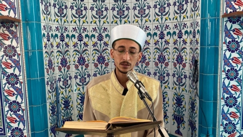 Eskişehirli imam konuşurken kekeliyor, Kur’an-ı Kerim okurken hiç takılmıyor