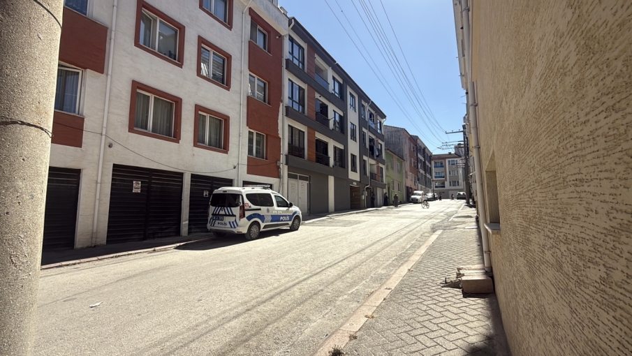 Eskişehir’de 3’üncü kattaki balkondan düşen 4 yaşındaki çocuk yaralandı