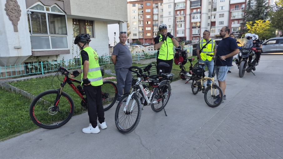Eskişehir’de bisikletliler güvenli sürüş için pedal çevirdi