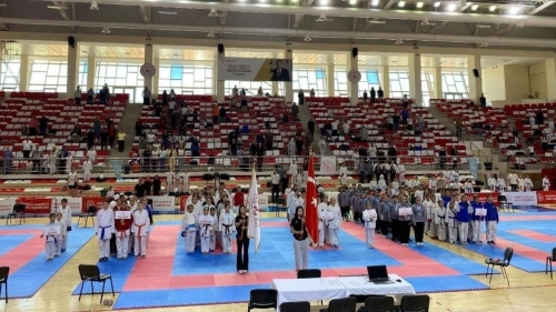 Eskişehir, Yıldızlar Ligi Karate Şampiyonası’nda madalya sıralamasının zirvesinde