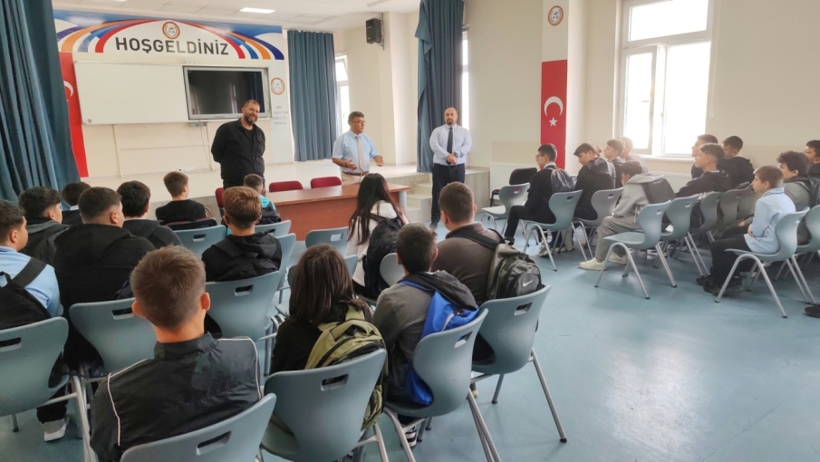 Eskişehir’de meslek liselerine başlayan öğrenciler sektör temsilcileriyle buluştu