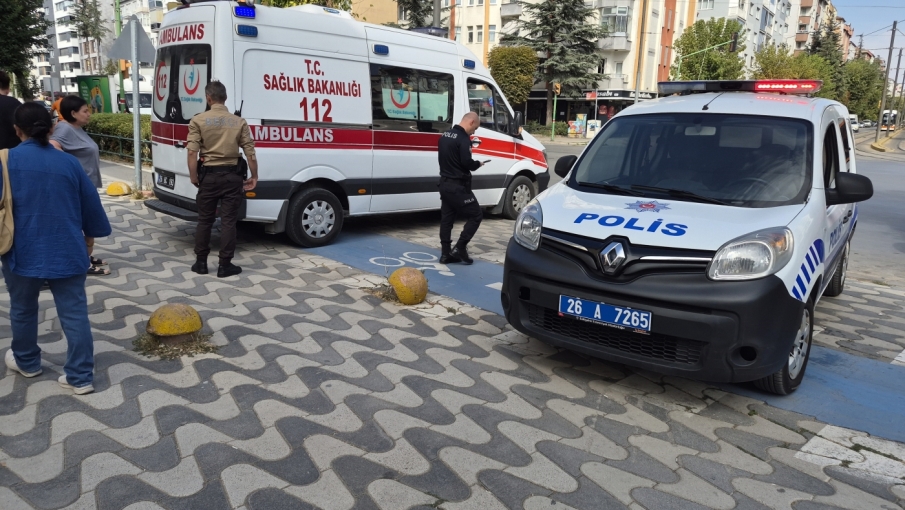 Eskişehir’de yolun karşısına geçerken otomobil çarptı