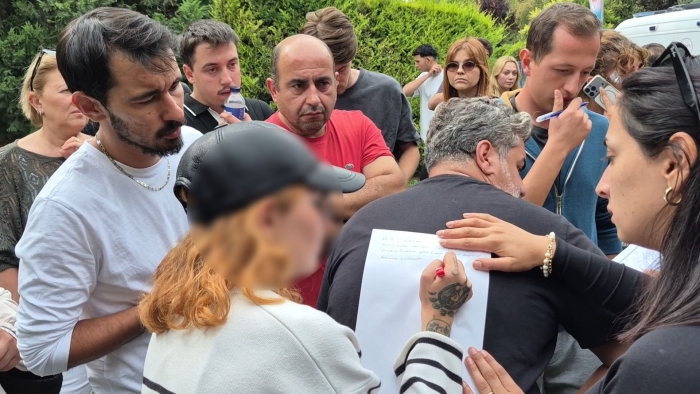 Ceza ve İrem Derici konserlerini iptal etti, esnafın şikâyetçi olduğu sorumlu karakola götürüldü