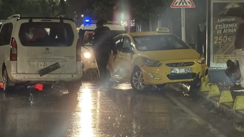 Eskişehir’de yağmur kazayı beraberinde getirdi: 3 yaralı