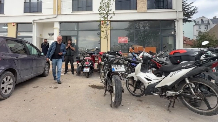 Eskişehir’de çalınan motosikletini takip cihazıyla buldu