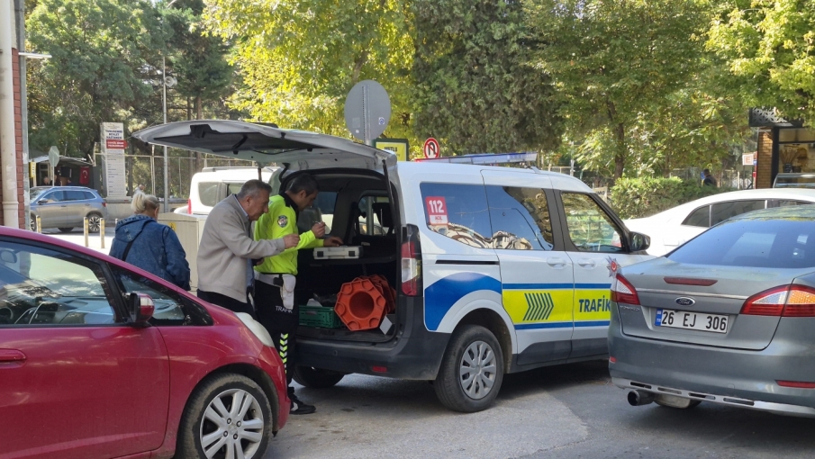 Eskişehir’de yolun karşısına geçerken otomobil çarptı