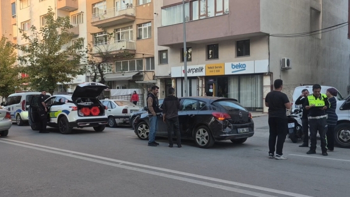 Eskişehir'de otomobile arkadan çarpan motosikletin 16 yaşındaki sürücüsü yaralandı