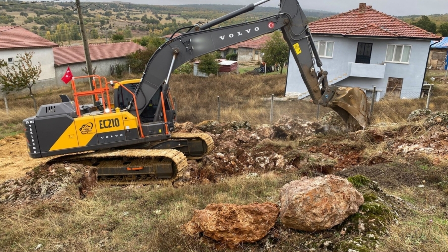 İnönü'de ulaşım sorunu yaşayan mahallede yol çalışması başlatıldı